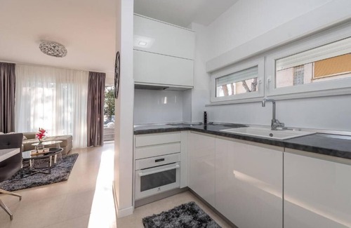 Novalja Apartment | Sunset apartment with private pool and jacuzzi