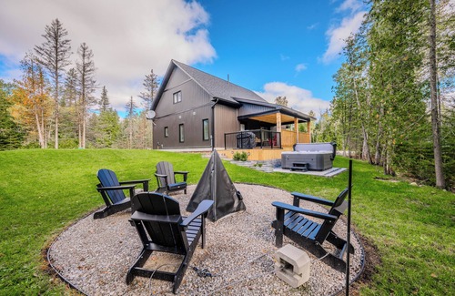 Stokes Bay Cottage | Sunset Bay Cottage – Your Year-Round Escape to Lake Huron’s Tranquil Shores