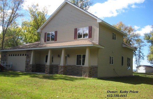 Isle House | Sunset Bay Getaway - Beautiful Home, SAND BEACH!