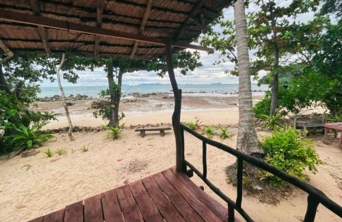 Nuea Khlong Hotel | Sunset Beach Bungalow Koh Pu