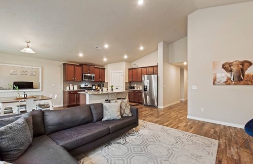 Nampa House | Sunset beauty ~ 4bed ~ King Master ~ Newly built