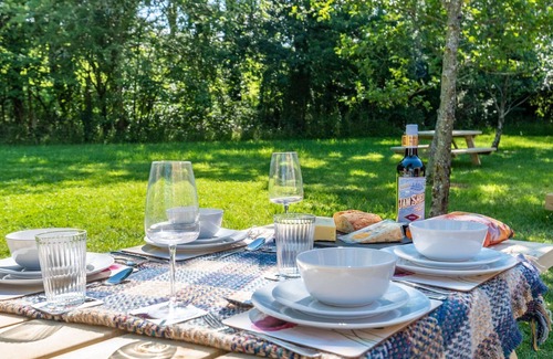 Barnstaple Cabin | Sunset Cabins - Open Plan, Sleeps 3