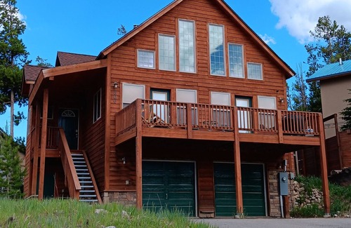 Fraser Ski Chalet | Sunset Chalet - 3Bed, Loft, 2Bath - Sleeps up to 12