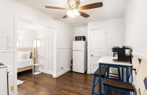 Historic Uptown Apartment | Sunset Citrus Studio