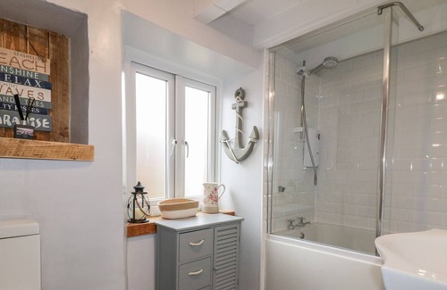 Saint Goran House | SUNSET COTTAGE, pet friendly, with a garden in Gorran Churchtown