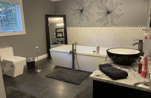 West Lake Bed & Breakfast | Sunset Escape On Westlake. nThis B&B offers 2 suites that are rented separately.