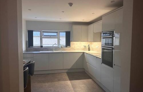 Exmouth Apartment | Sunset Gateway - central location and up to 6 guests