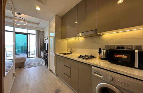 Jadaf Apartment | Sunset Haven - Chic Creek Studio