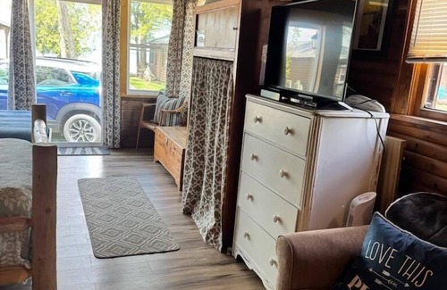 Manistique Cabin | Sunset Hideaway on Indian Lake(#8) : Leaf Peeping and Lakeside Relaxation This Fall