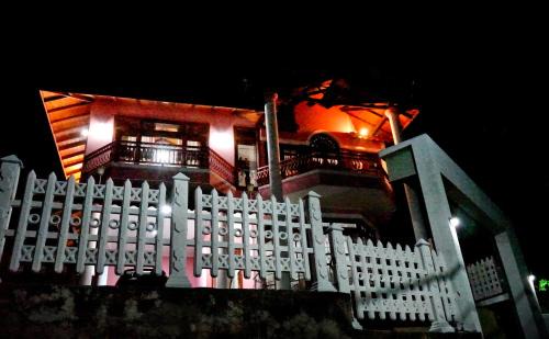 Kandy House | SUNSET HILLS