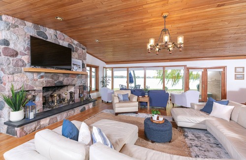 Summit House | Sunset Lake House w Hot Tub, 4 fireplaces & kids bunkroom!