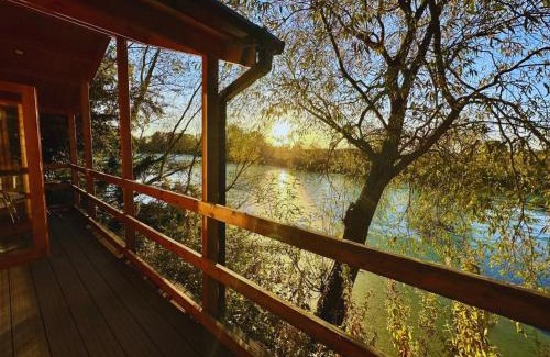 Arnold House | Sunset Lodge