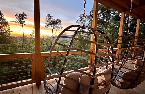 Wolf Laurel Cabin | Sunset Mtn View*Hot Tub*Massage Chair*Game Rm*Hiking*near Hatley Pointe*Fire Pit