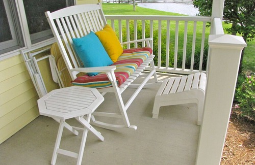 Green Lake Cottage | Sunset Nook Cottage: On Water, Charming, Sunsets, Boat Slip, Near Downtown!