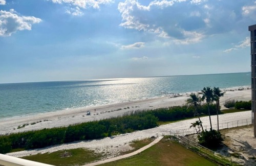 South Island Apartment | Sunset & Ocean Front Views-FM-Beach(Pool is Open)