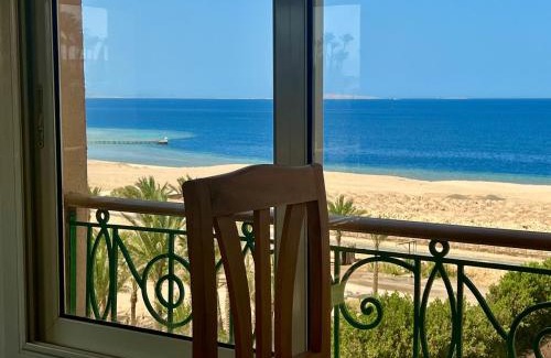 Village Road Apartment | Sunset Pearle Sahl Hashish