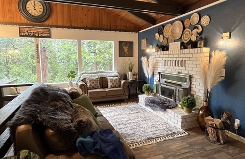Mi-Wuk Village Cottage | Sunset Retreat! Pet friendly mountain house
