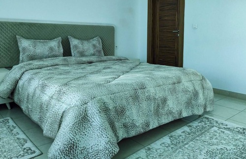 Les Berges Du Lac II Apartment | Sunset Square near the Lake