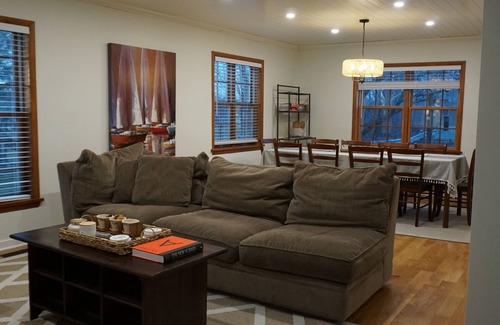 Whitehall House | Sunset Summer House - 6 Bedroom House in Whitehall n