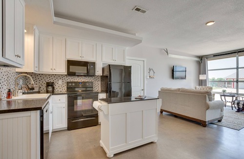 Clinton County Apartment | ‘Sunset View’ Home: 1 Mi to Smithville Lake!