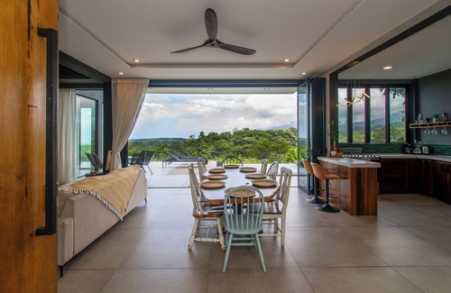 Ballena Villa | Sunset view, walk 2 beach! Exc wifi steam bathtub
