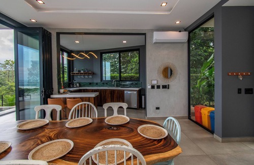 Ballena Villa | Sunset view, walk 2 beach! Exc wifi steam bathtub