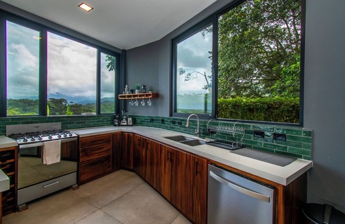Ballena Villa | Sunset view, walk 2 beach! Exc wifi steam bathtub