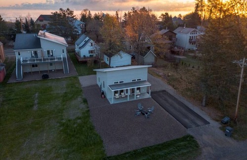 Park Point House | Sunset views at this brand new, modern artist oasis
