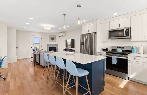 Hampton House | Sunset Views | Fireplace | Lux Kitchen | Laundry