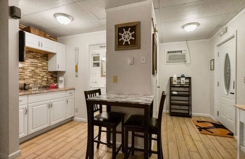 Sylvan Beach Apartment | `Sunset Villa`-2 Bedroom, Queen, Bunks, Full-NEW!