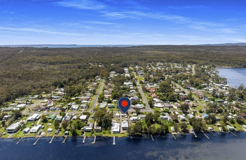 Erowal Bay House | Sunset Waterfront Sum