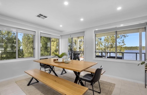 Erowal Bay House | Sunset Waterfront Sum