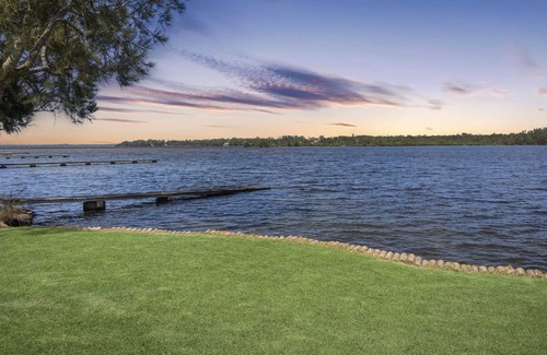 Erowal Bay House | Sunset Waterfront Sum