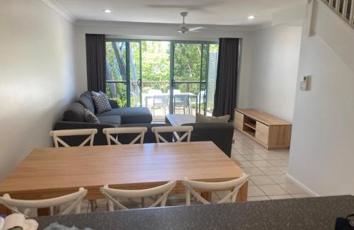 Hamilton Island House | Sunset Waters 17 comes with a Buggy