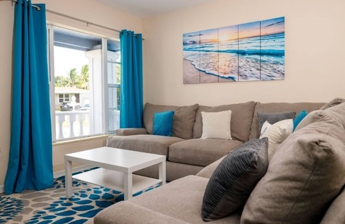Golden Glades House | Sunset Xcapes Miami Luxury Entertainment House