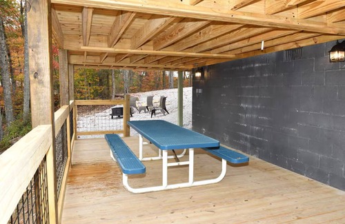 Frenchburg Cabin | Sunsets 4ever Cabin- 360 views 2-bedroom cabin with WiFi & Hot Tub