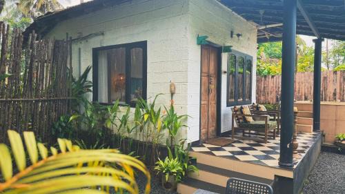Champakulam Bed & Breakfast | Sunsets and Palm Trees