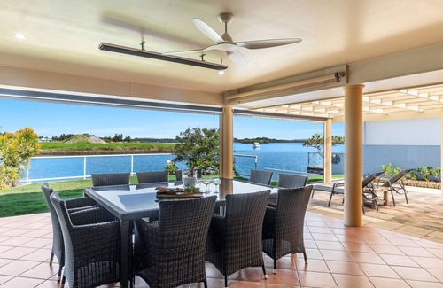 Yamba House | Sunsets at 101 | Pet Friendly Waterfront
