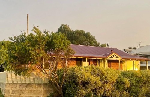 Guilderton House | Sunsets Forever Moore - Splendid Ocean Views - Pet friendly - easy walk to Ocean