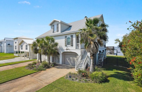 Pass Christian House | Sunsets on the bay with private pool and sunporch/screenporch