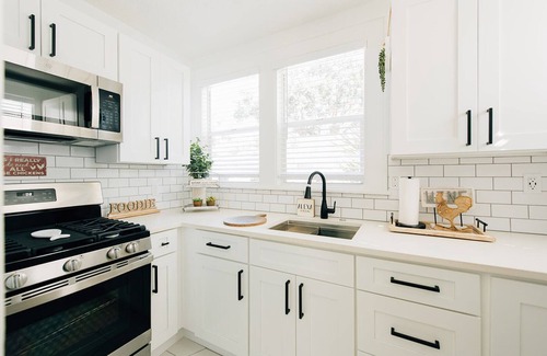 Historic Uptown Apartment | Sunshine and palms tropical retreat in Saint Petersburg