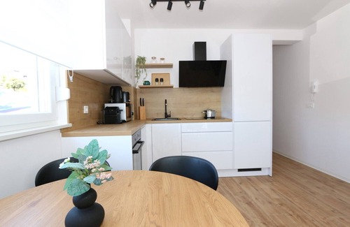 Mandre Apartment | Sunshine Apartment with a Private Pool by the Beach TWO – Mandre, Pag