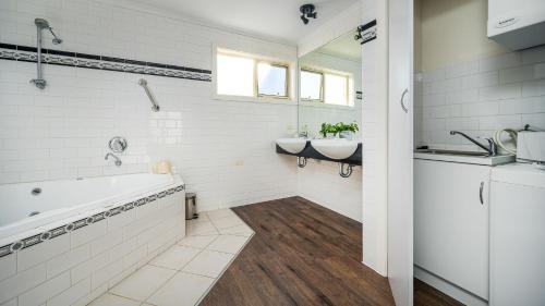 Cowes House | Sunshine Retreat Villa 1