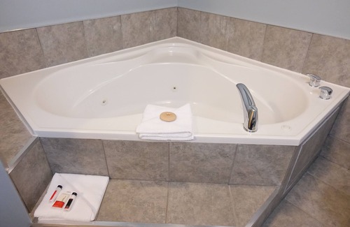 Algoma District Hotel | Super 8 by Wyndham Sault Ste Marie On