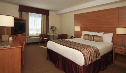 Cornwall Hotel | Super 8 by Wyndham Cornwall ON