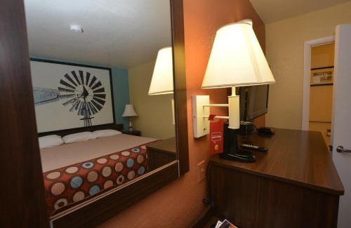 Midwest City Hotel | Super 8 by Wyndham Midwest City OK