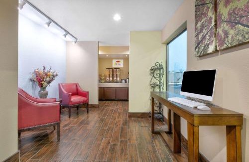 New Braunfels Hotel | Super 8 by Wyndham New Braunfels I-35