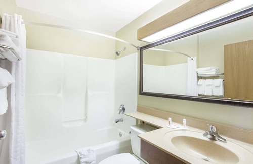 Claypool Hill Hotel | Super 8 by Wyndham Richlands/Claypool Hill Area