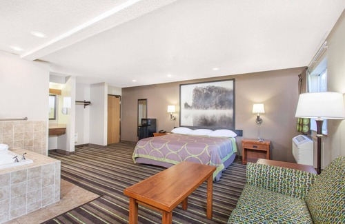 Claypool Hill Hotel | Super 8 by Wyndham Richlands/Claypool Hill Area