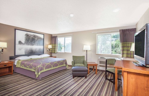 Claypool Hill Hotel | Super 8 by Wyndham Richlands/Claypool Hill Area